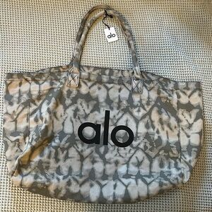 Alo Yoga tie-dye tote bag NWT